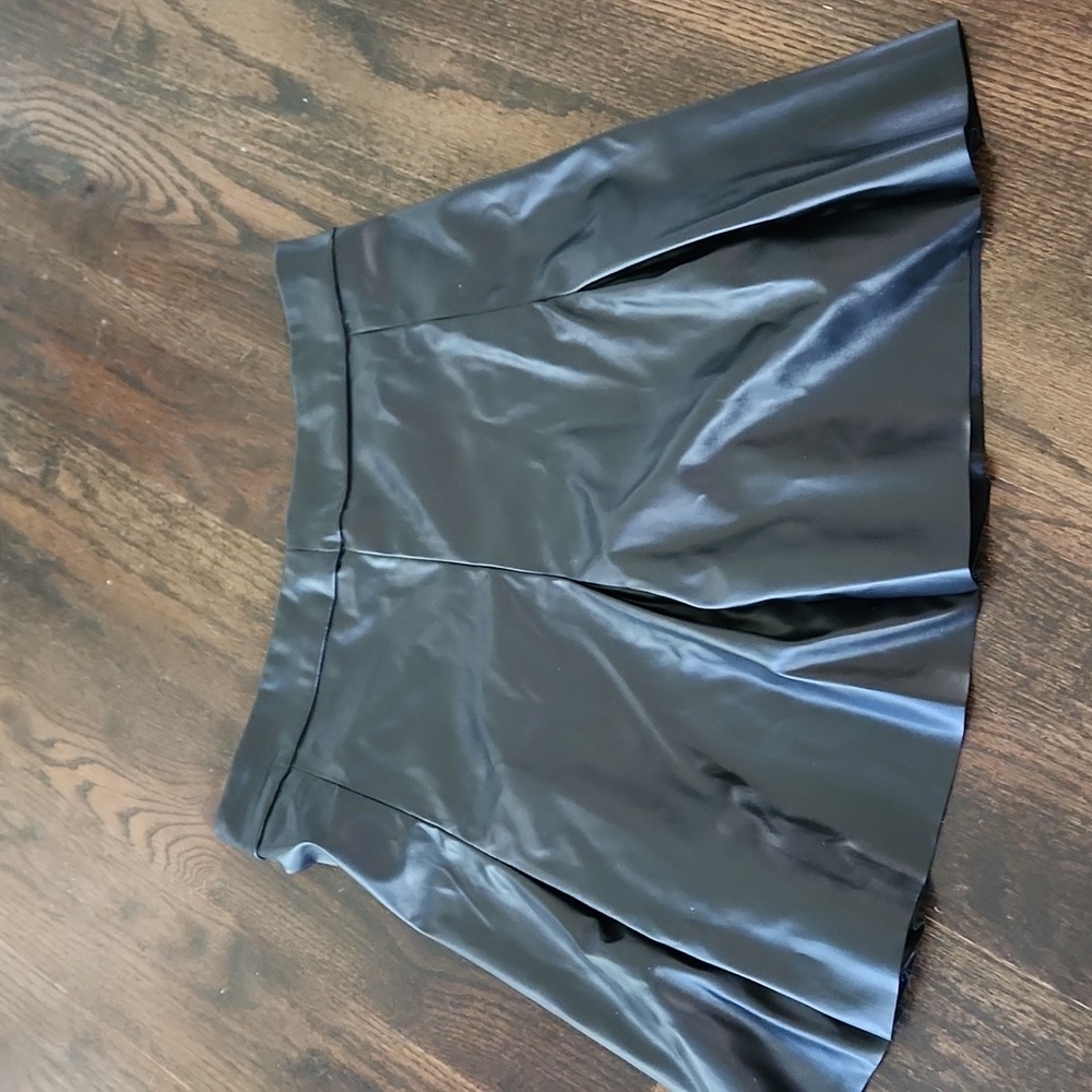 Size medium leather plethora pleated skirt nwot